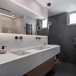 Vilia House On The Hill - Luxury With Heated Pool Near Chania 빌라