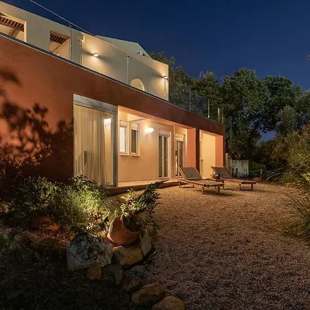 Vila Vilia House On The Hill - Luxury With Heated Pool Near Chania