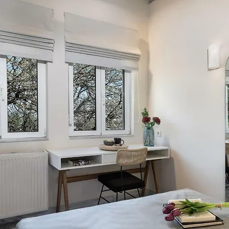 Vilia, House On The Hill *