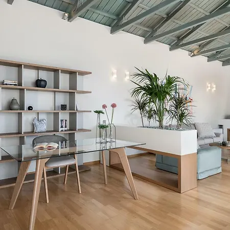 Vilia, House On The Hill Villa *