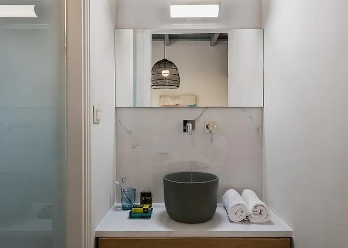 Vilia House On The Hill - Luxury With Heated Pool Near Chania 하니아