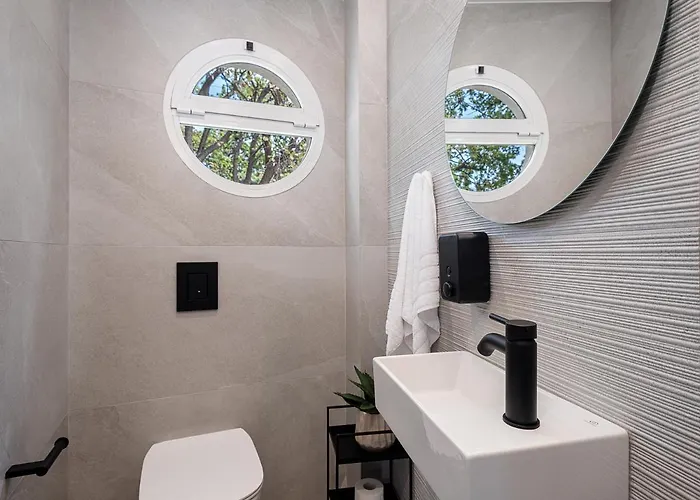 Vilia House On The Hill - Luxury With Heated Pool Near Chania 하니아