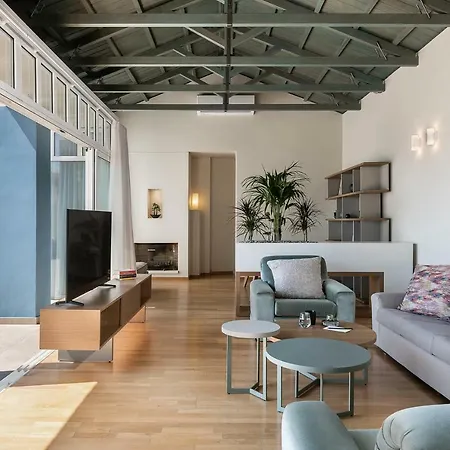 Vilia, House On The Hill *